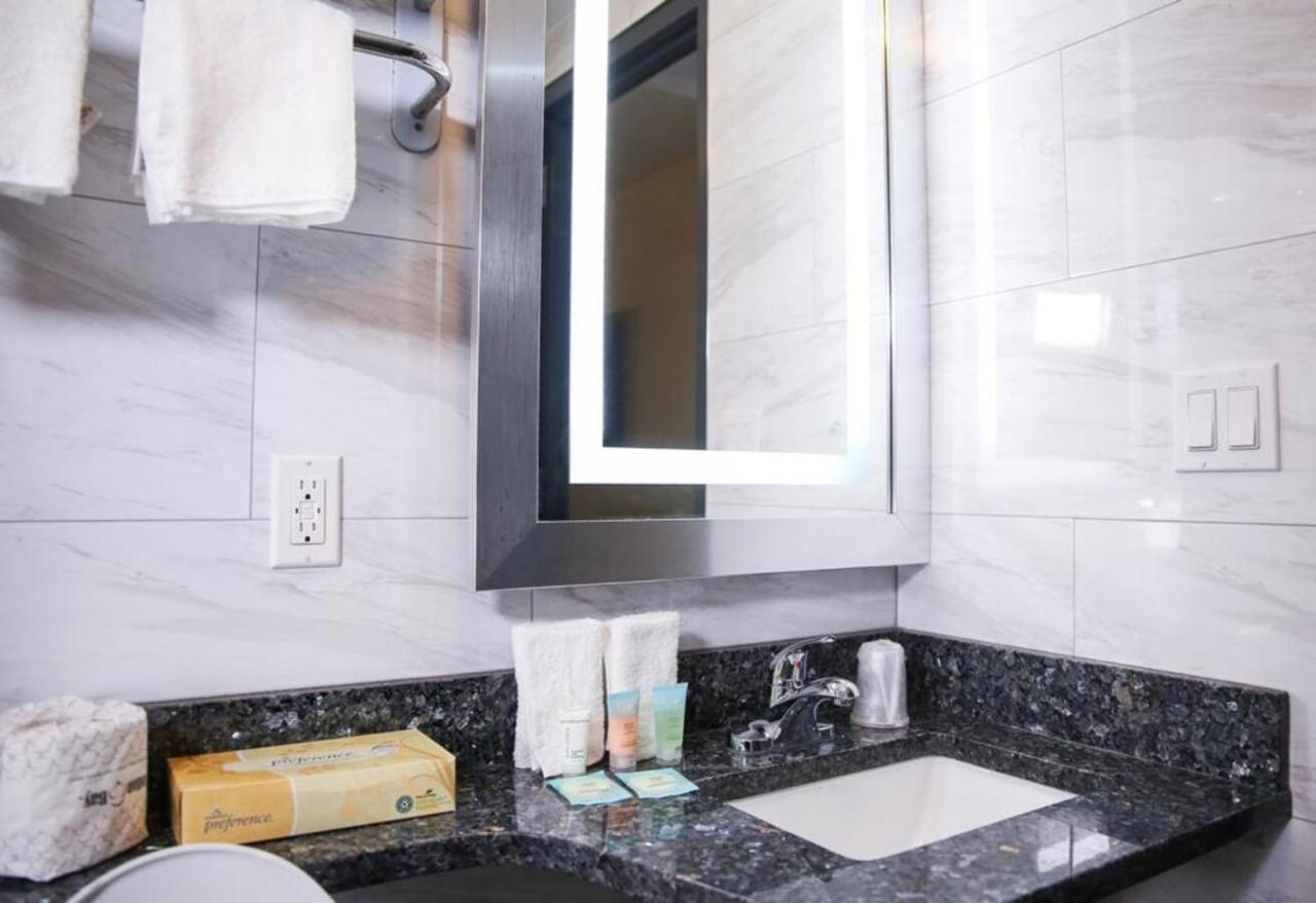 Casa Blanca Hotel Brooklyn Нью-Йорк Экстерьер фото
